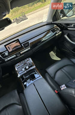 Седан Audi A8 2015 в 
