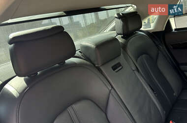 Седан Audi A8 2015 в 