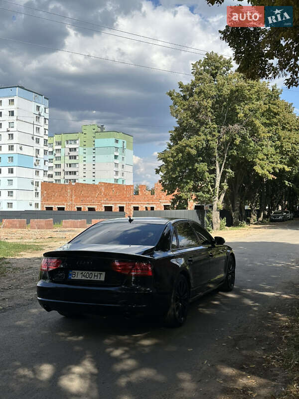 Седан Audi A8 2014 в Полтаві