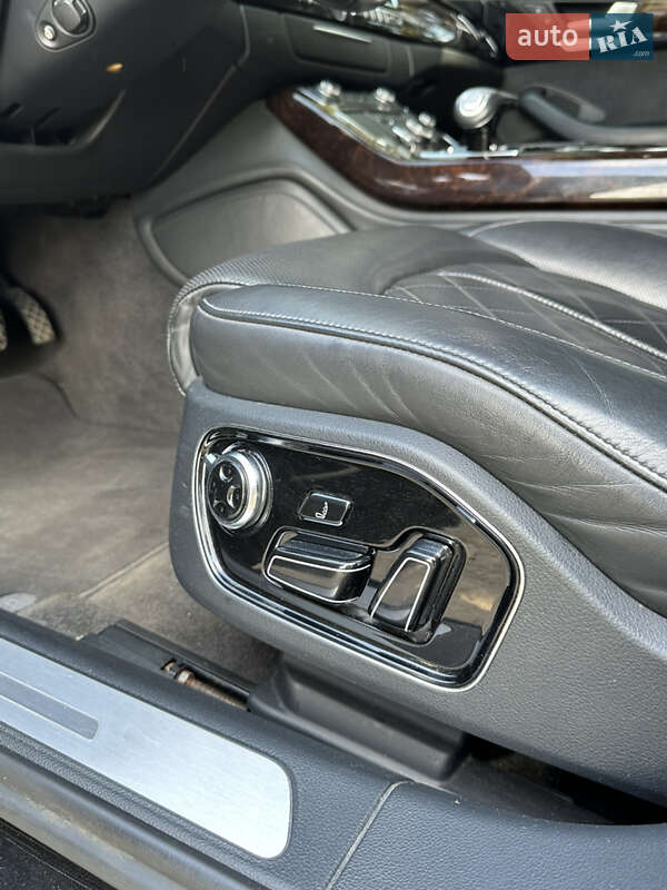 Седан Audi A8 2014 в Полтаві