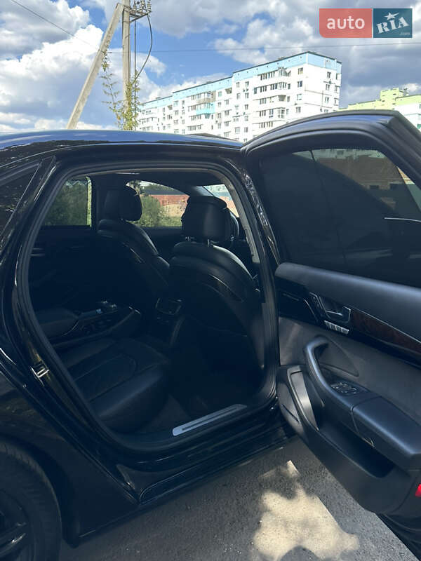 Седан Audi A8 2014 в Полтаві