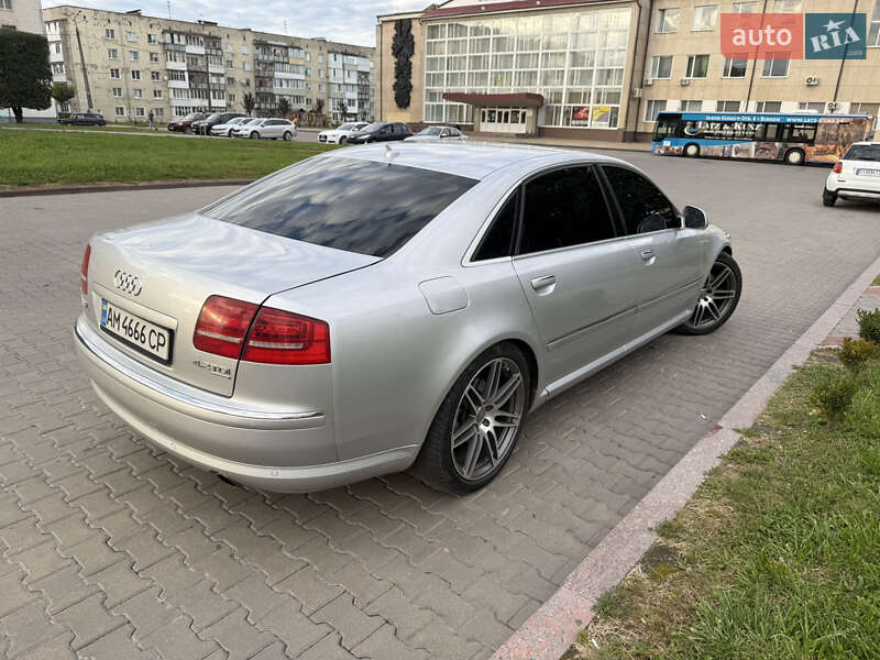 Седан Audi A8 2009 в Звягеле
