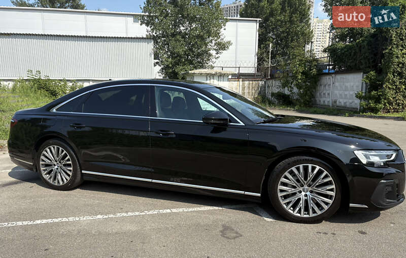 Седан Audi A8 2022 в Киеве