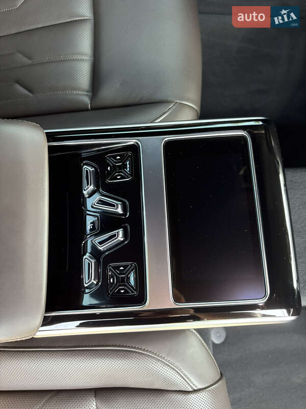 Седан Audi A8 2022 в Киеве