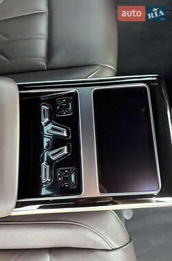 Седан Audi A8 2022 в 