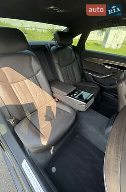 Седан Audi A8 2022 в Киеве