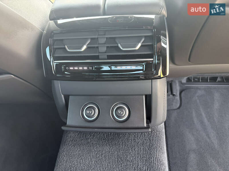 Седан Audi A8 2022 в Киеве