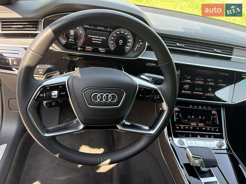 Седан Audi A8 2022 в Киеве
