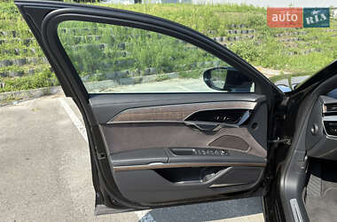 Седан Audi A8 2022 в 