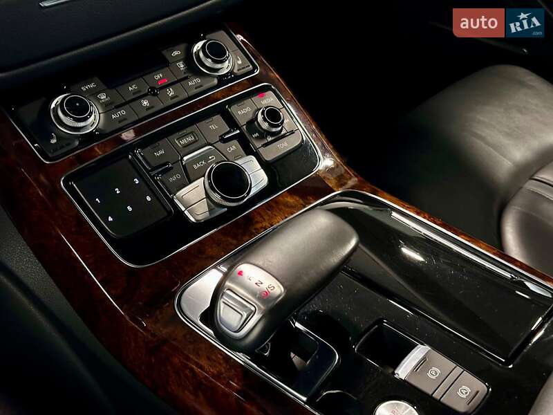 Седан Audi A8 2013 в Львові