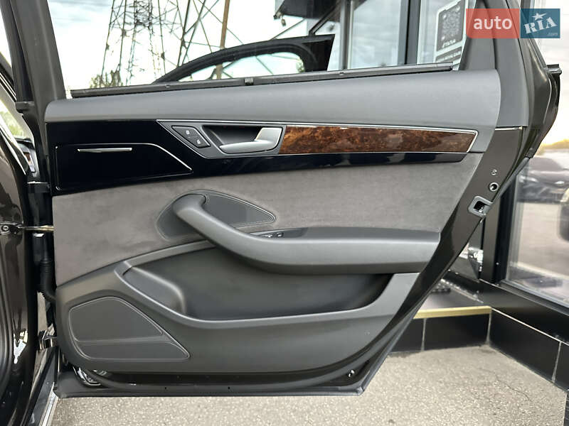Седан Audi A8 2017 в Харькове