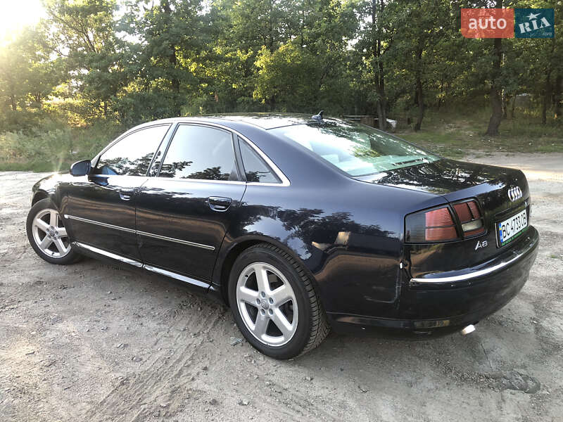 Седан Audi A8 2004 в Бучі