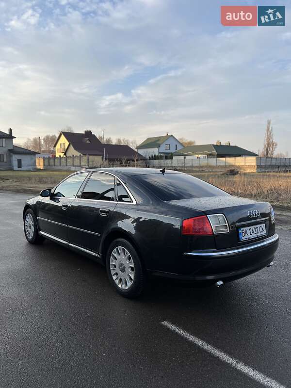 Седан Audi A8 2004 в Березному