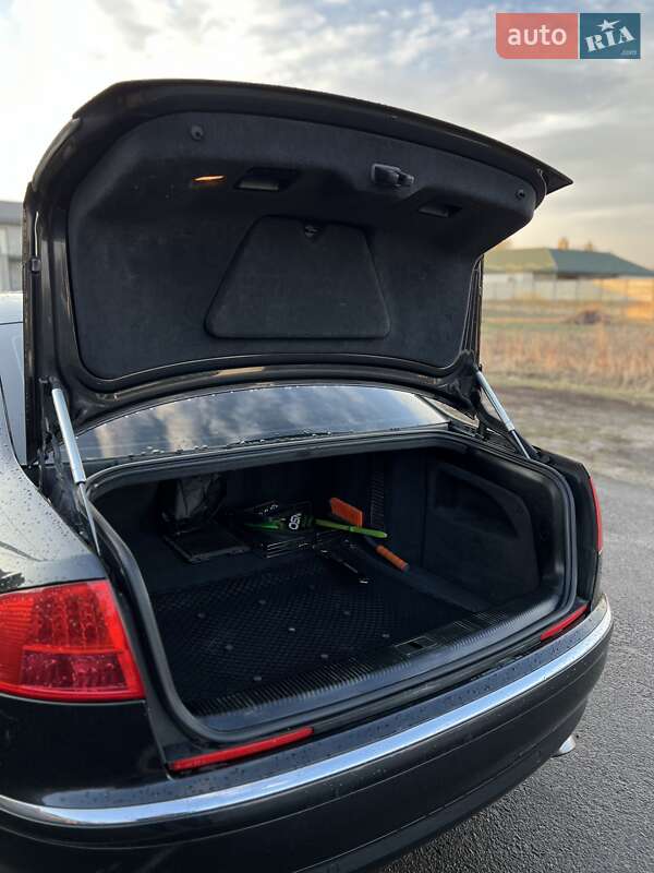 Седан Audi A8 2004 в Березному
