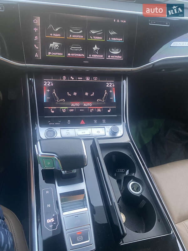 Седан Audi A8 2021 в Києві