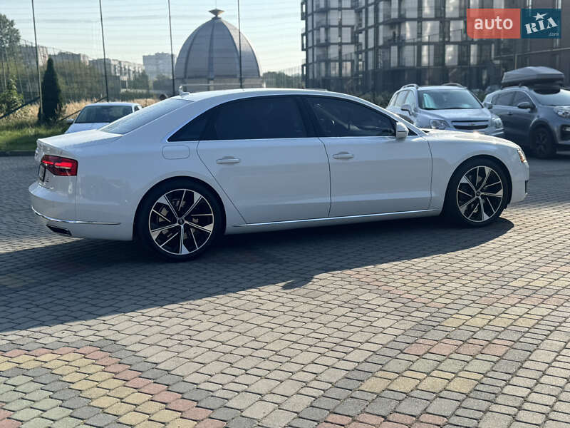 Седан Audi A8 2014 в Львове