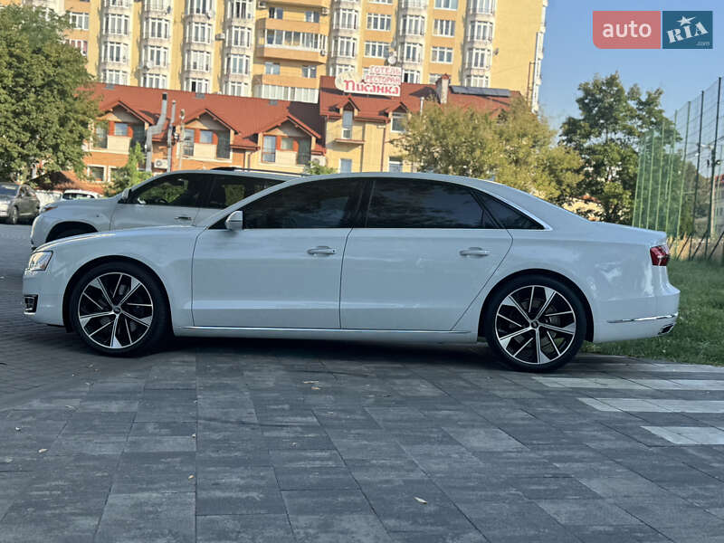 Седан Audi A8 2014 в Львове