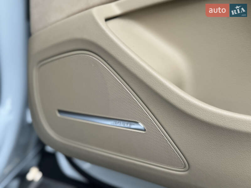 Седан Audi A8 2014 в Львове