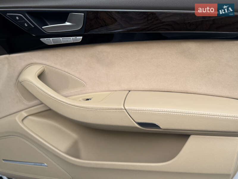 Седан Audi A8 2014 в Львове