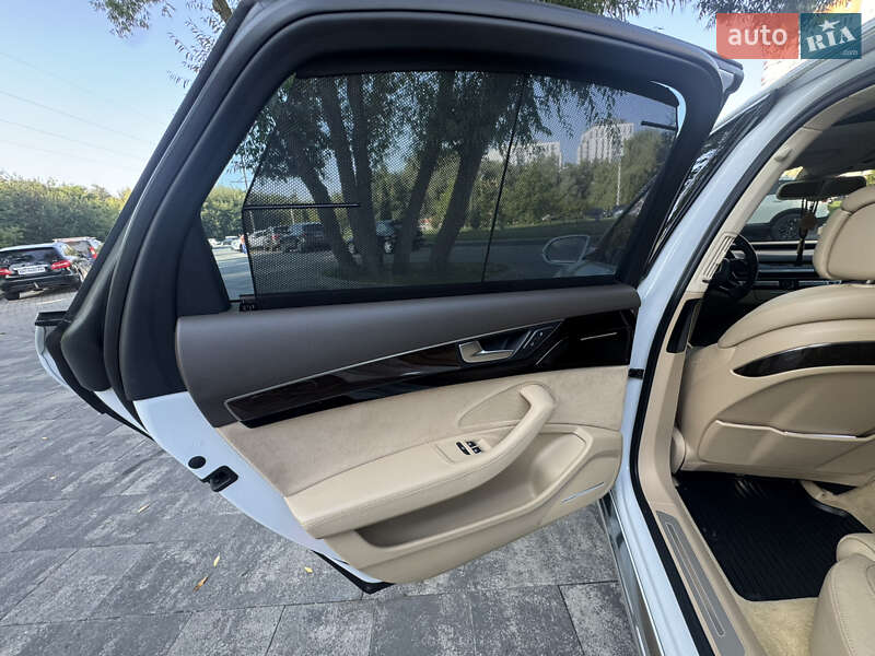 Седан Audi A8 2014 в Львове