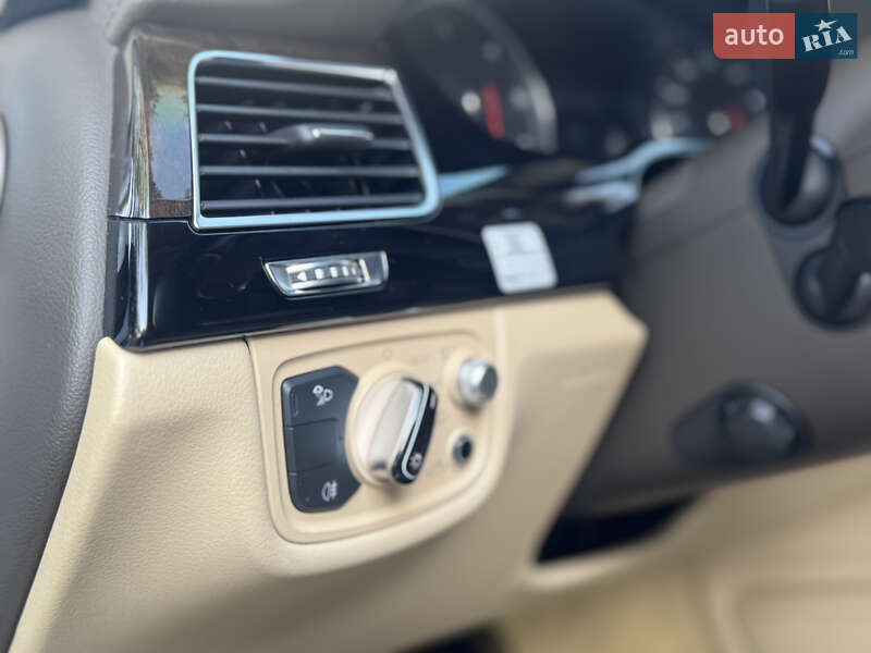 Седан Audi A8 2014 в Львове