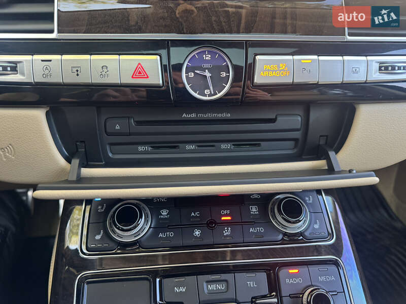 Седан Audi A8 2014 в Львове