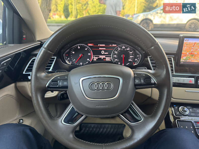 Седан Audi A8 2014 в Львове