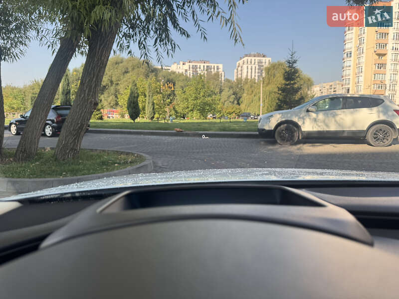 Седан Audi A8 2014 в Львове