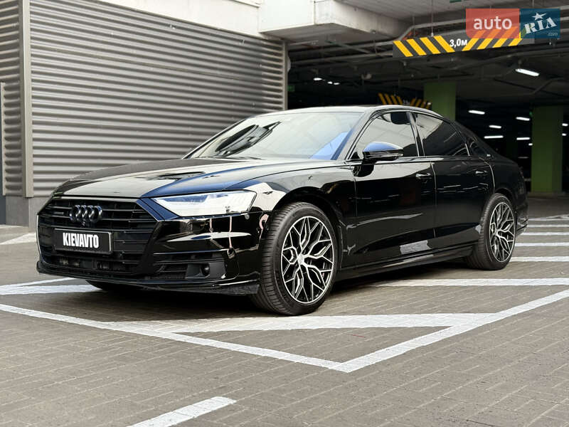 Седан Audi A8 2017 в 