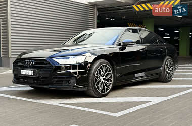 Седан Audi A8 2017 в 