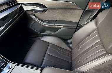 Седан Audi A8 2017 в 