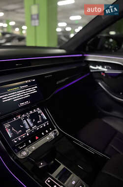 Седан Audi A8 2017 в 