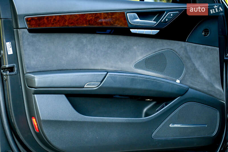 Седан Audi A8 2013 в Бердичеві