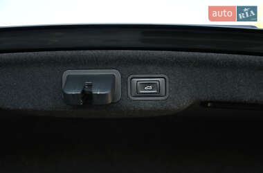 Седан Audi A8 2013 в 