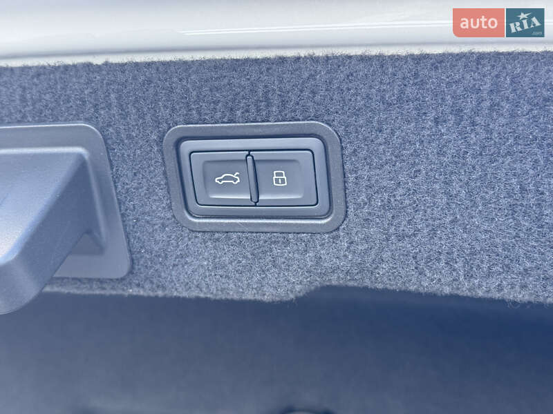 Седан Audi A8 2020 в Києві