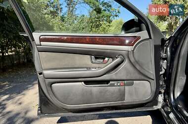 Седан Audi A8 2004 в 