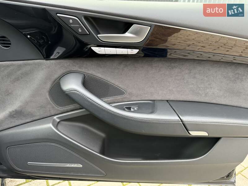 Седан Audi A8 2017 в Вінниці