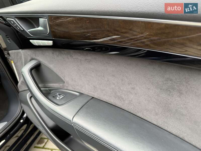Седан Audi A8 2017 в Вінниці