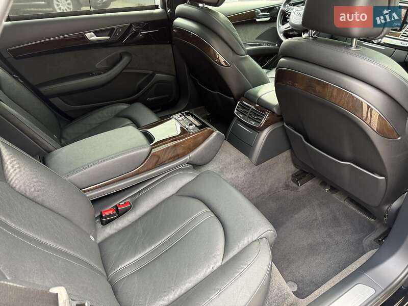 Седан Audi A8 2017 в Вінниці