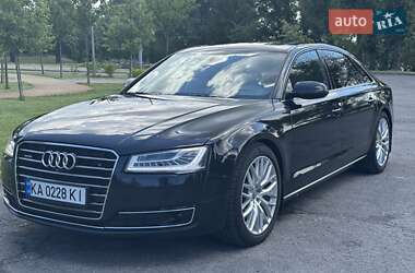 Седан Audi A8 2015 в 