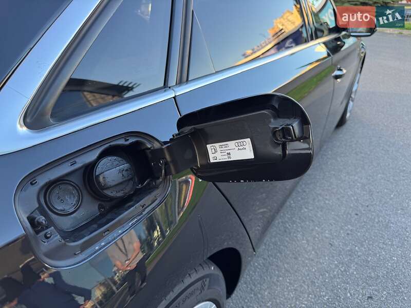 Седан Audi A8 2011 в Киеве