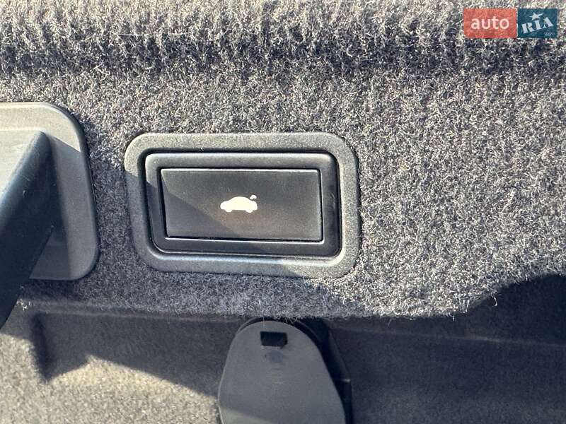 Седан Audi A8 2011 в Киеве