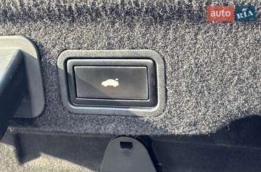 Седан Audi A8 2011 в 
