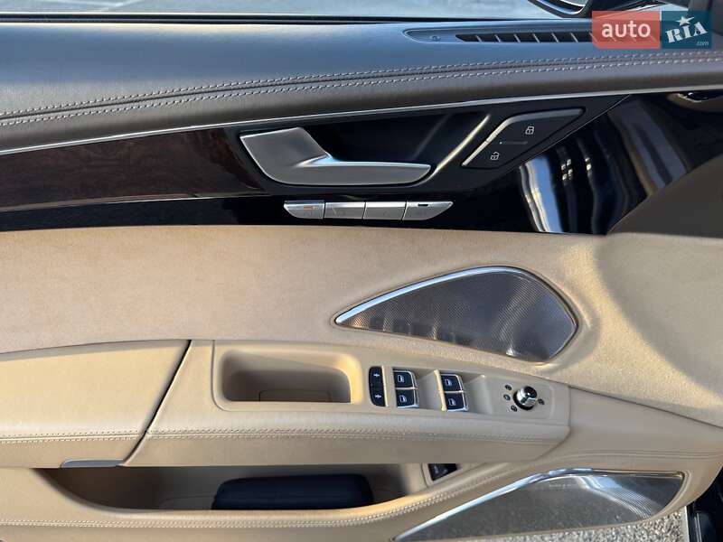 Седан Audi A8 2011 в Киеве