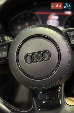 Седан Audi A8 2017 в 