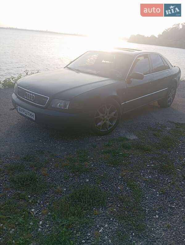Седан Audi A8 1996 в Бурштыне