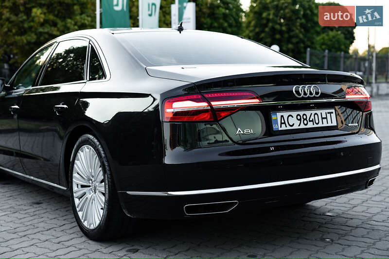 Седан Audi A8 2015 в Луцке