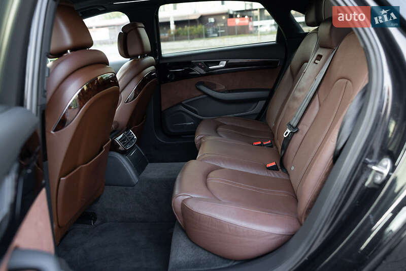 Седан Audi A8 2015 в Луцке