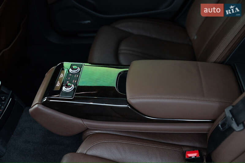 Седан Audi A8 2015 в Луцке
