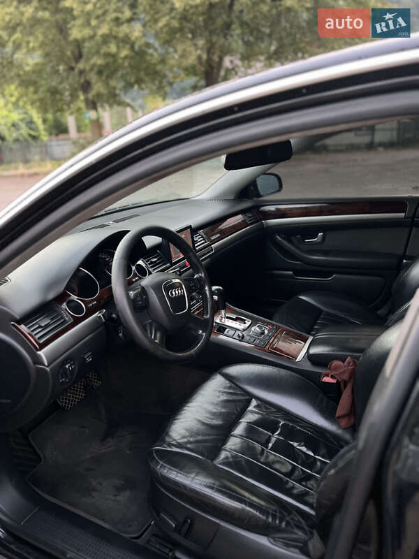 Седан Audi A8 2006 в Выгоде